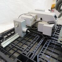 Voorwerpen Adlib\20000\V29159.f-a.jpg; V29159.f; Onderdelen op rails; Fotometer (onderdeel)